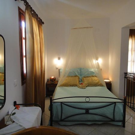 Captain'S Suites Simi Dış mekan fotoğraf