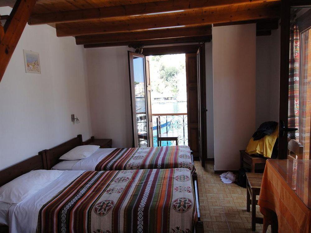Captain'S Suites Simi Dış mekan fotoğraf
