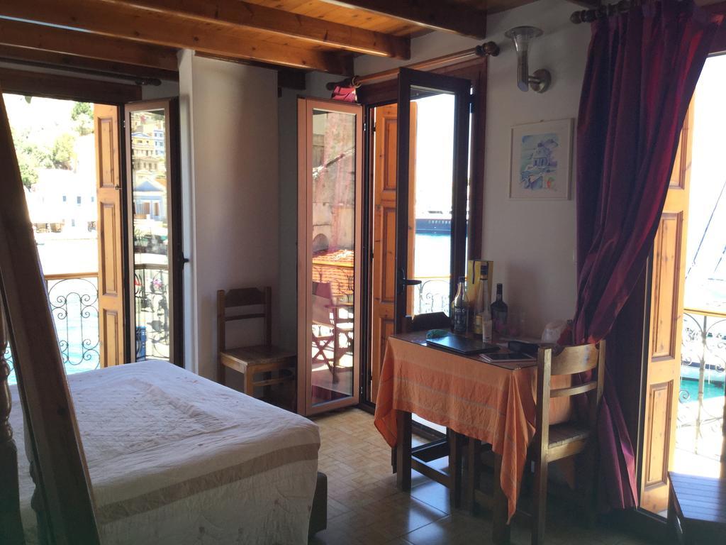 Captain'S Suites Simi Dış mekan fotoğraf