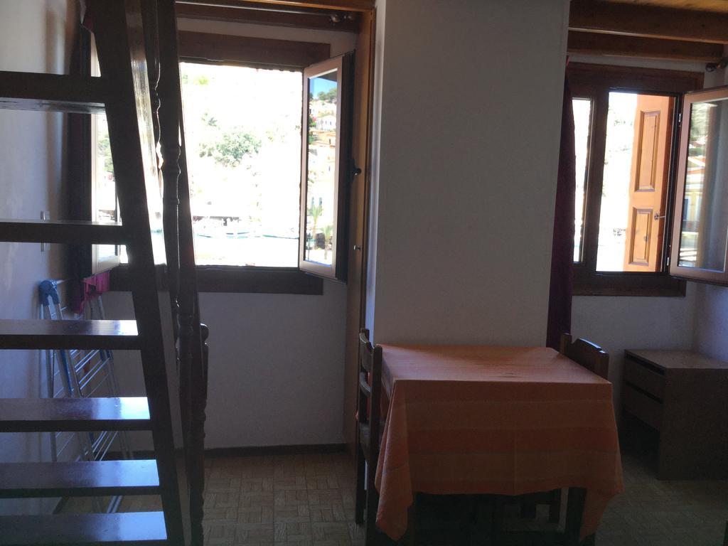 Captain'S Suites Simi Dış mekan fotoğraf