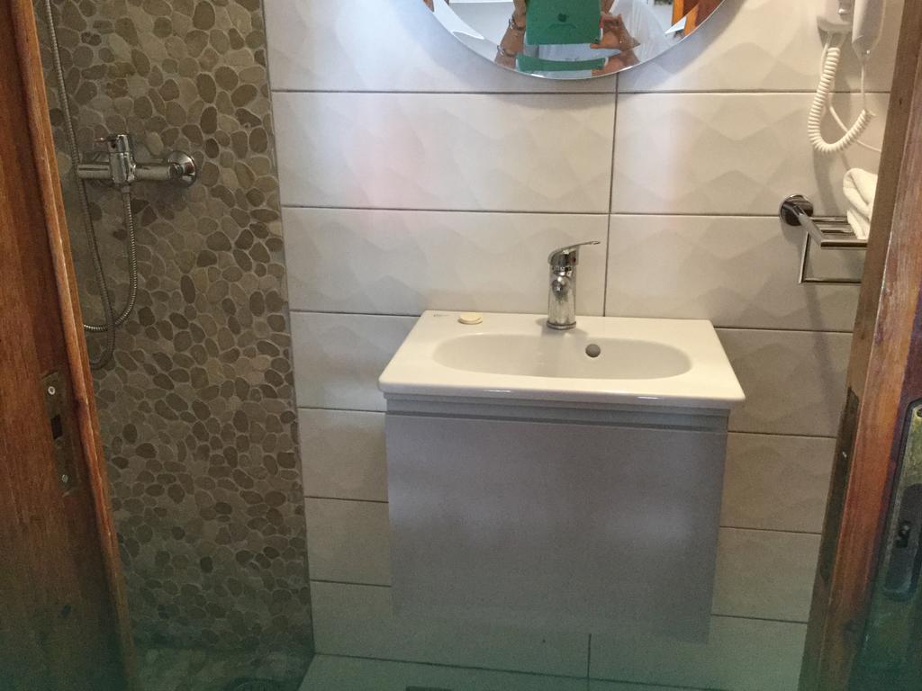Captain'S Suites Simi Dış mekan fotoğraf