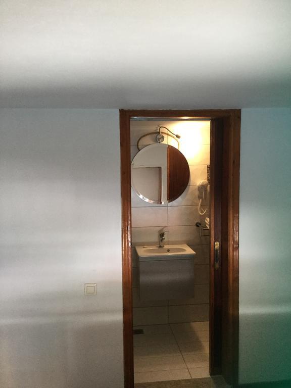 Captain'S Suites Simi Dış mekan fotoğraf
