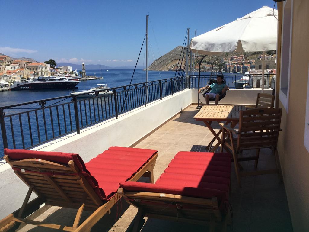 Captain'S Suites Simi Dış mekan fotoğraf