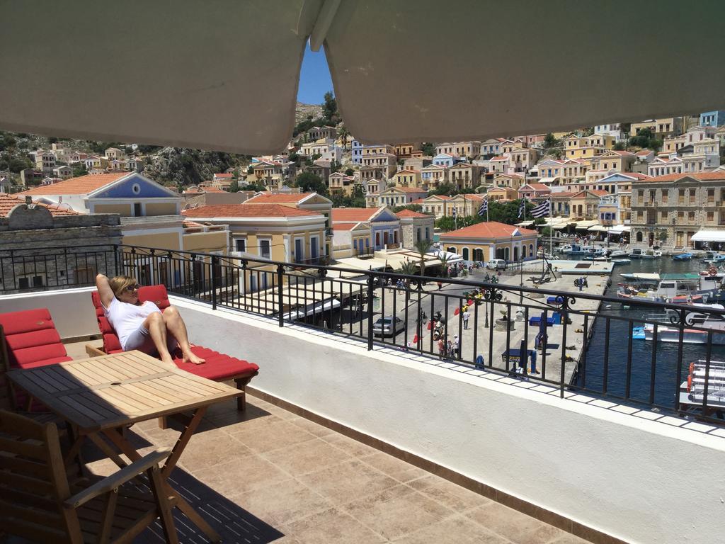 Captain'S Suites Simi Dış mekan fotoğraf