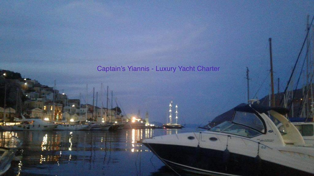 Captain'S Suites Simi Dış mekan fotoğraf