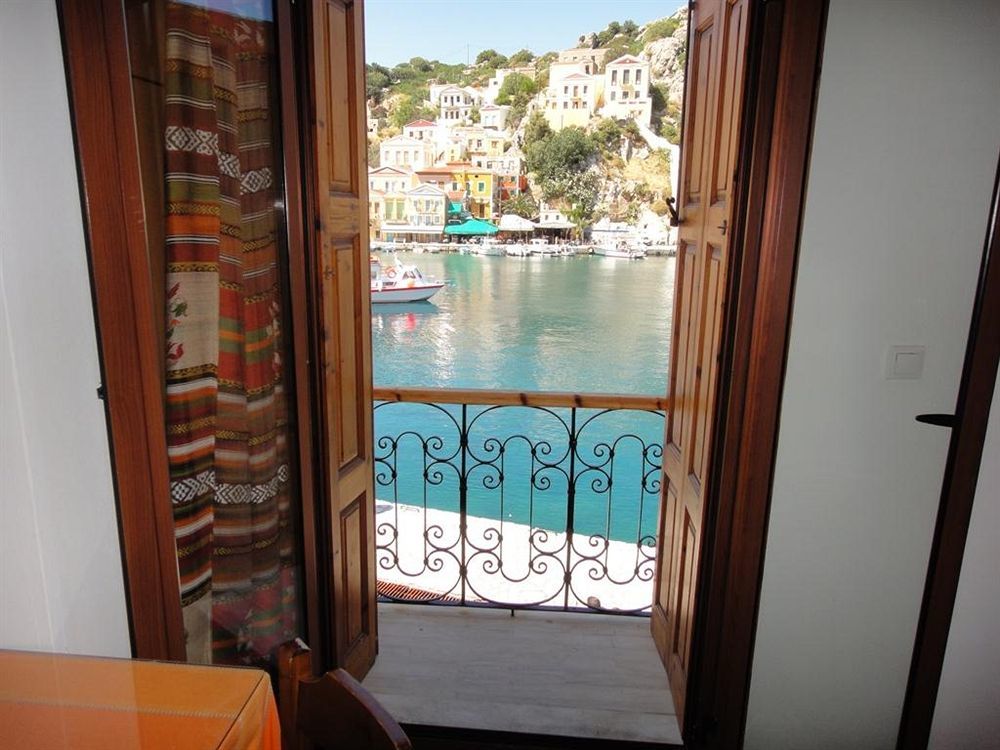 Captain'S Suites Simi Dış mekan fotoğraf