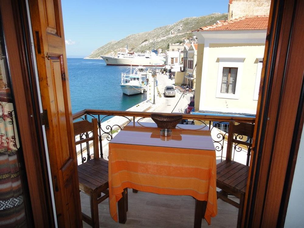 Captain'S Suites Simi Dış mekan fotoğraf