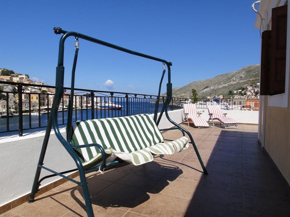 Captain'S Suites Simi Dış mekan fotoğraf
