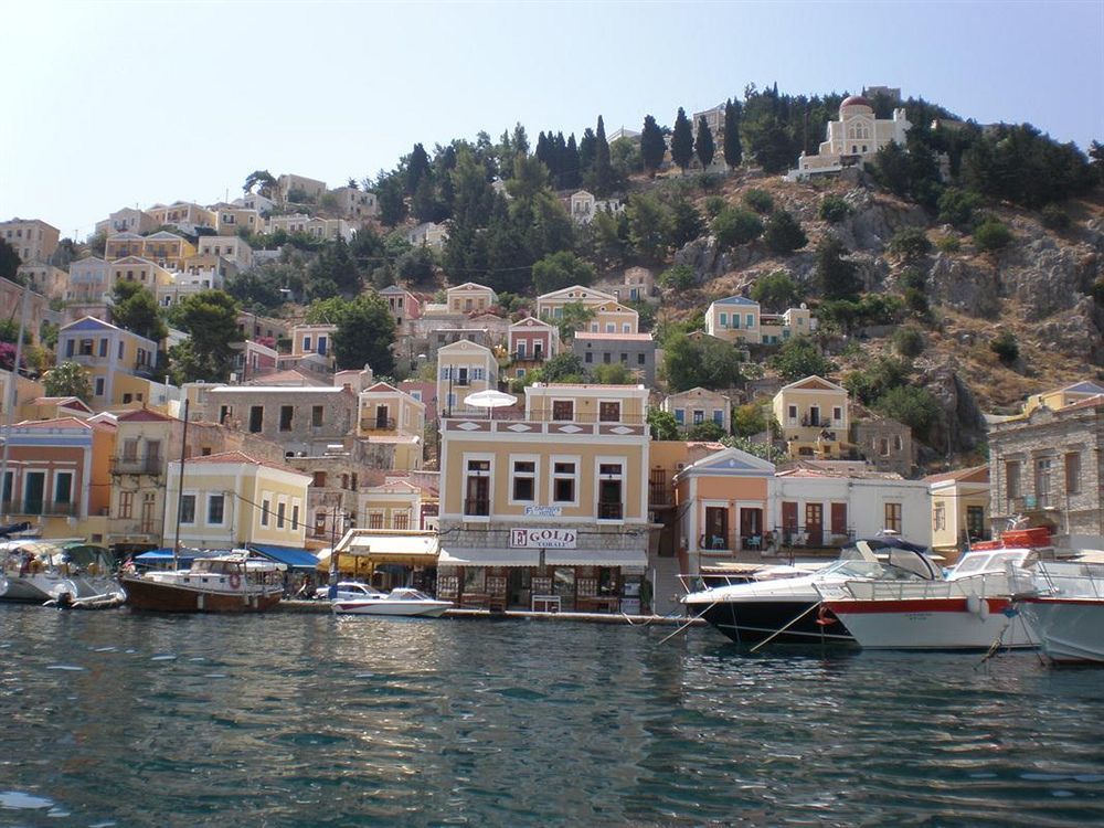 Captain'S Suites Simi Dış mekan fotoğraf