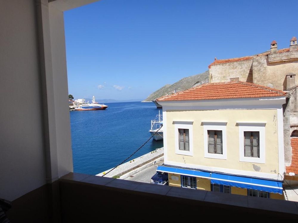 Captain'S Suites Simi Dış mekan fotoğraf