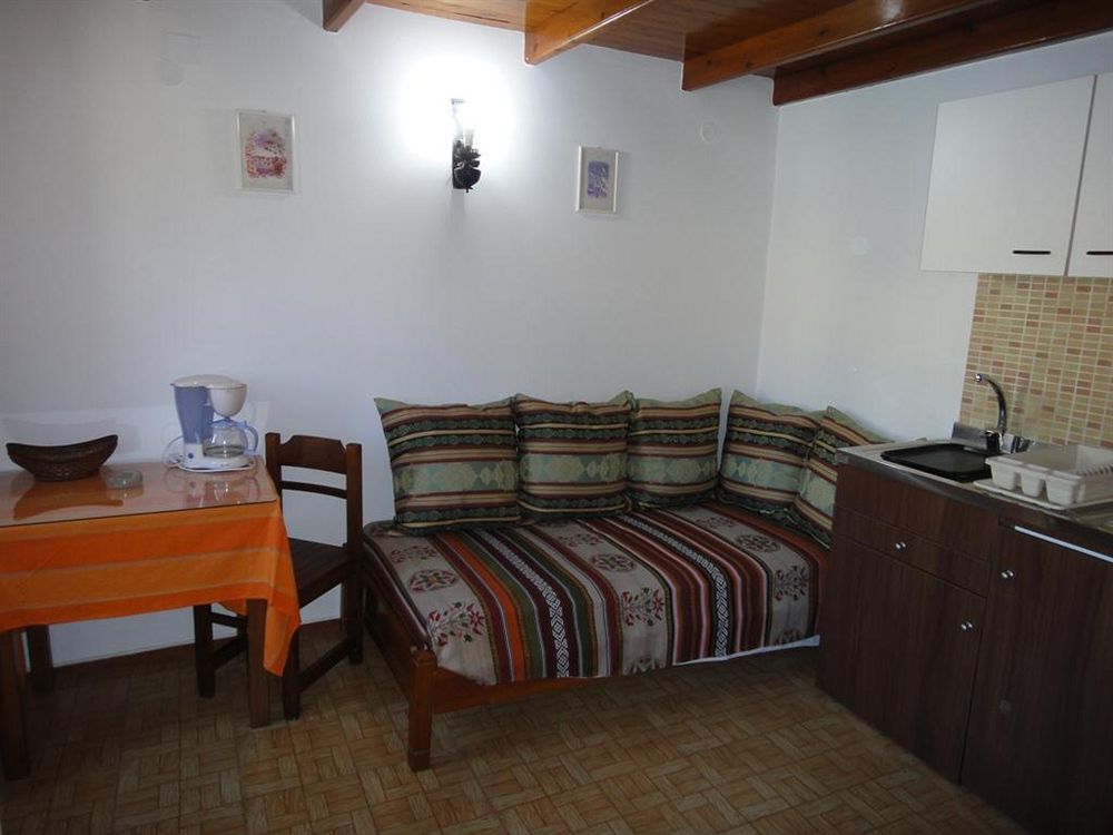 Captain'S Suites Simi Dış mekan fotoğraf